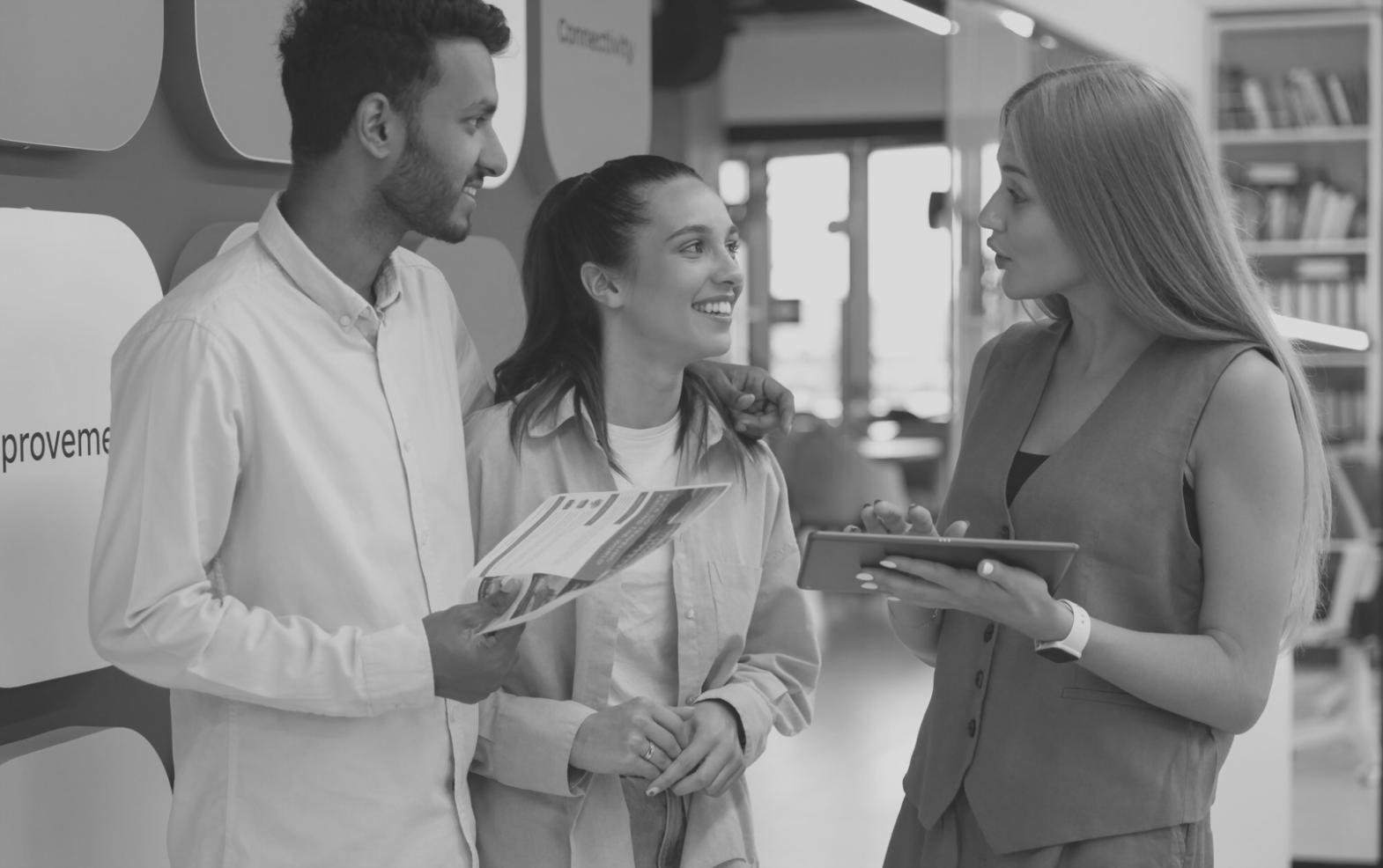 Workshop-Situation mit Teilnehmern beim Lernen über Finanzplanung