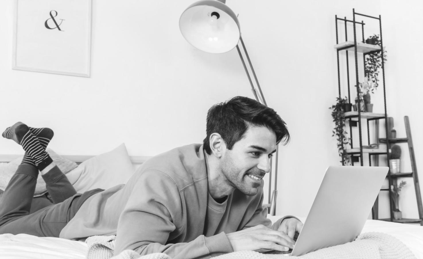 Teilnehmer beim Erlernen finanzieller Strategien