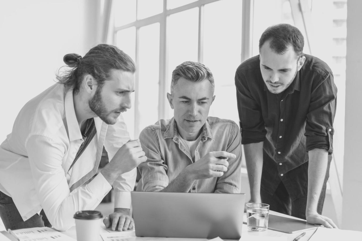 Personen bei der Finanzplanung und Budgetierung